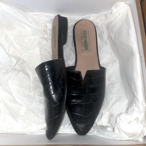 Steve Madden Black Flats